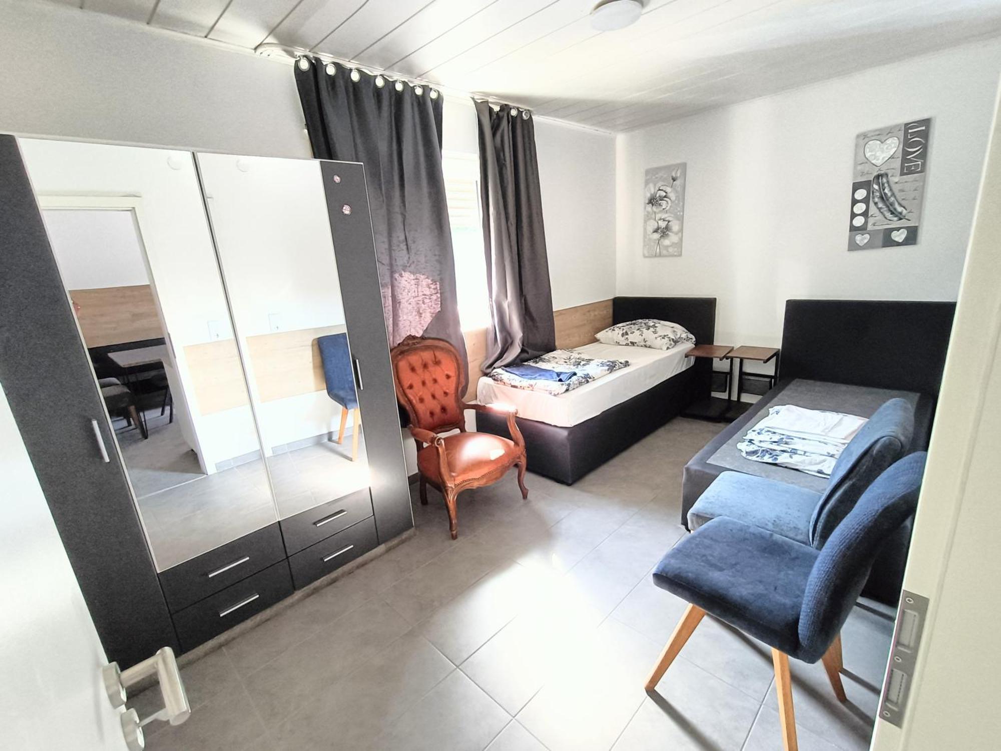 Fmi 9 Accommodation Raunheim Bilik gambar